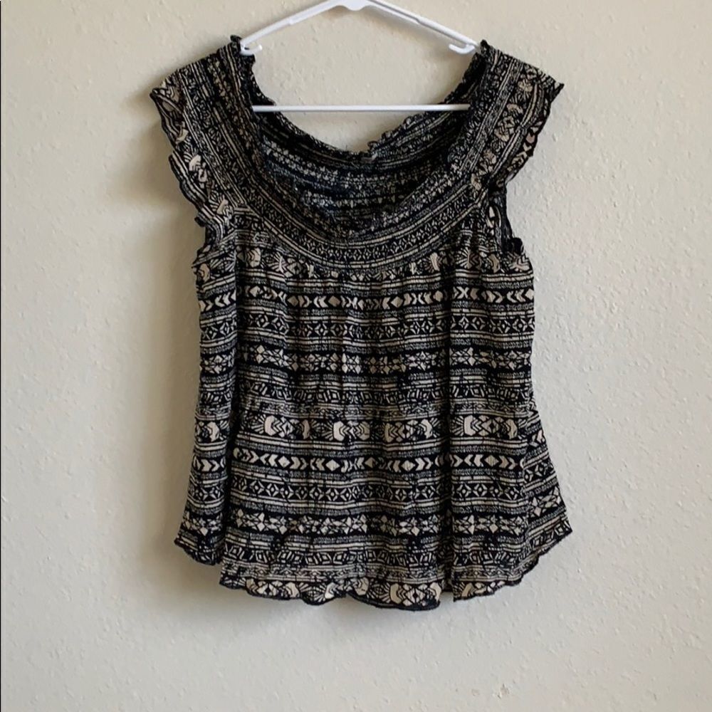 🔹4/$25 Off-the-shoulder tribal print top